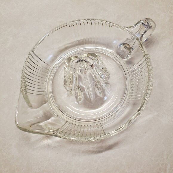 Vintage Glass Citrus Juicer Reamer With Handle & Pour Spout - Picture 3 of 7